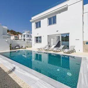 Bay #13 Villa Protaras